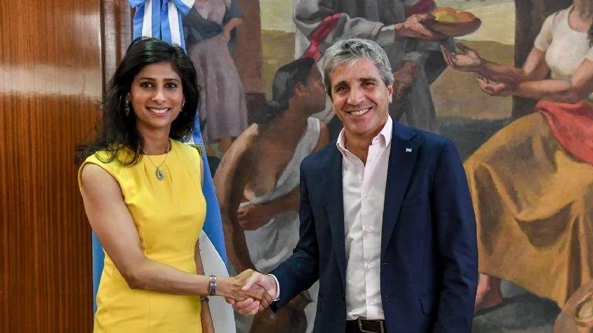 Luz verde del FMI: desembolsaría US$800 millones