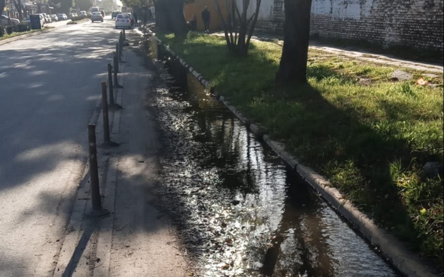 Bicisenda peligrosa por la acumulación de agua