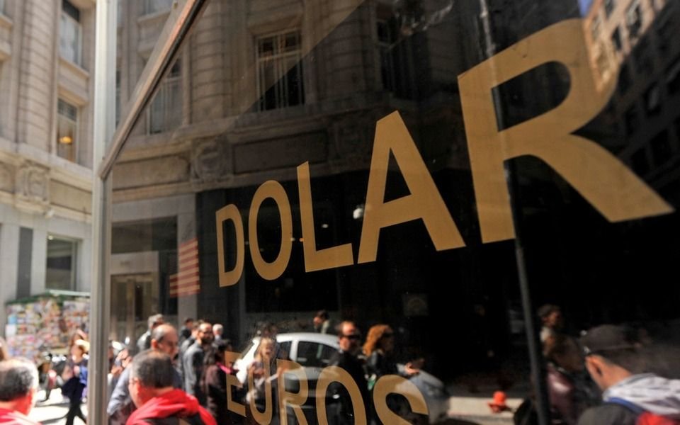 Se despertó el dólar blue, que sigue subiendo: a cuánto cerró este martes 14 de mayo