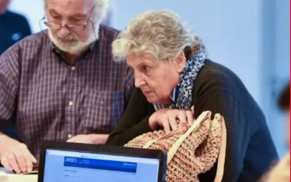 Jubilados de ANSES: cuánto pasan a cobrar en junio con la nueva cifra oficial de inflación del Indec