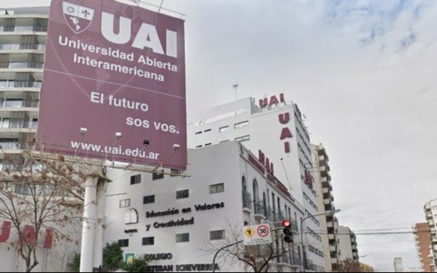 Una alumna cayó desde un 11º piso en universidad de San Telmo: está internada e investigan qué pasó