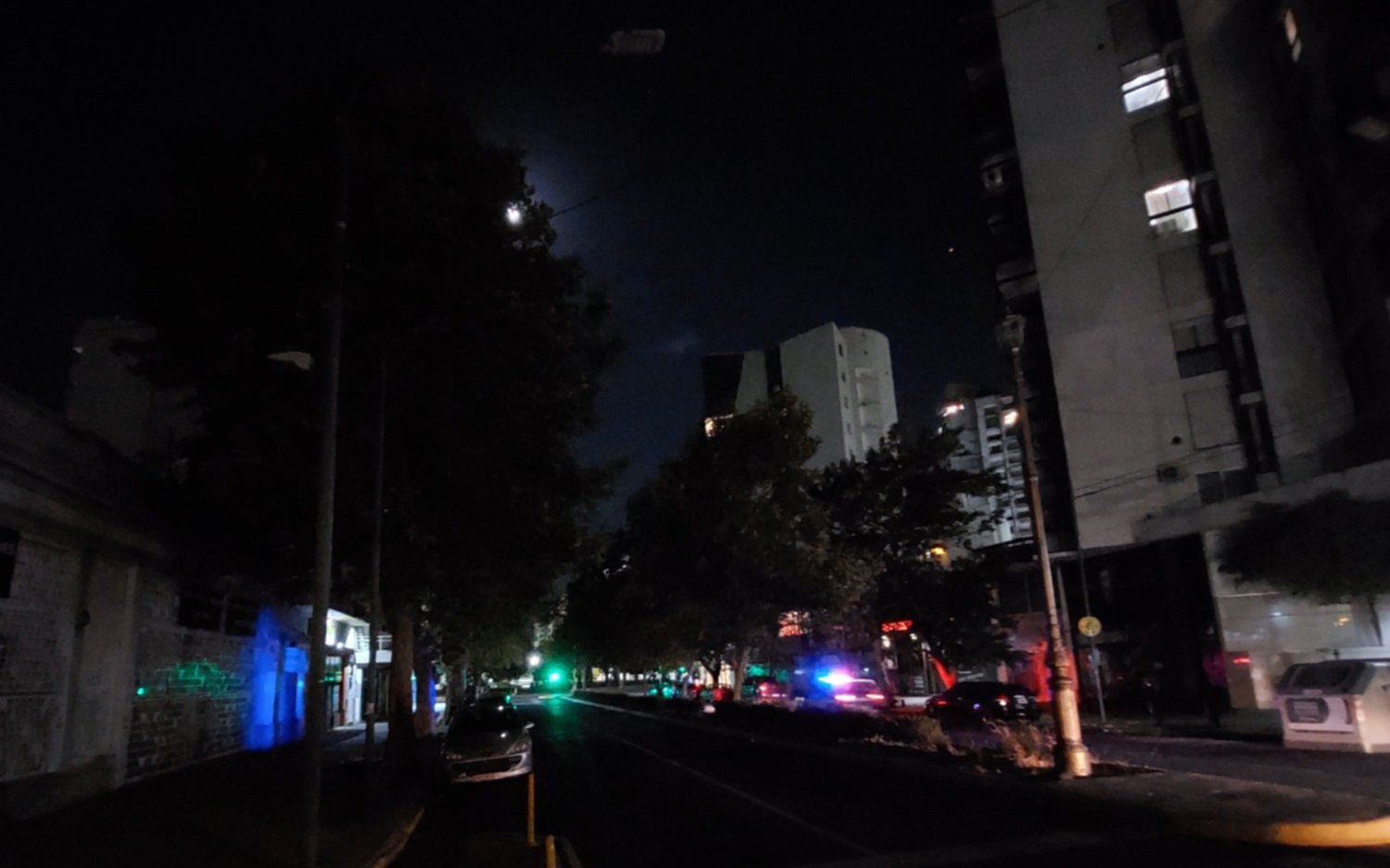 Dos barrios de La Plata a oscuras: corte de luz y preocupación de los vecinos
