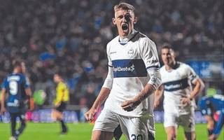 Rodrigo Castillo, tras su gol ante Vélez: "Me beneficia el sistema de juego que propone Méndez"