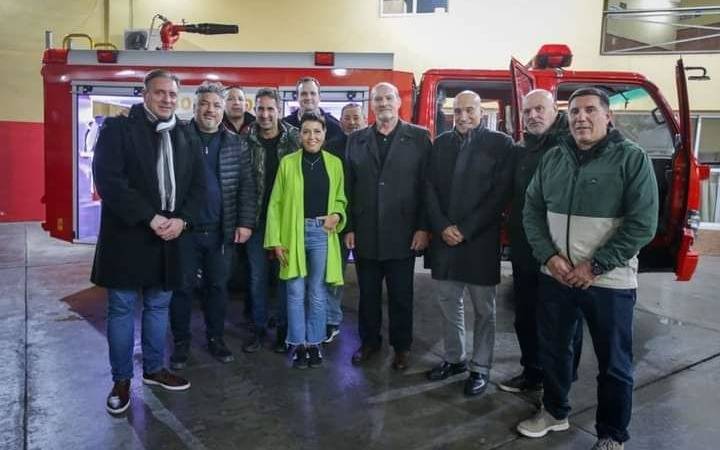 Presentación de la nueva unidad móvil para los Bomberos Voluntarios de Bernal