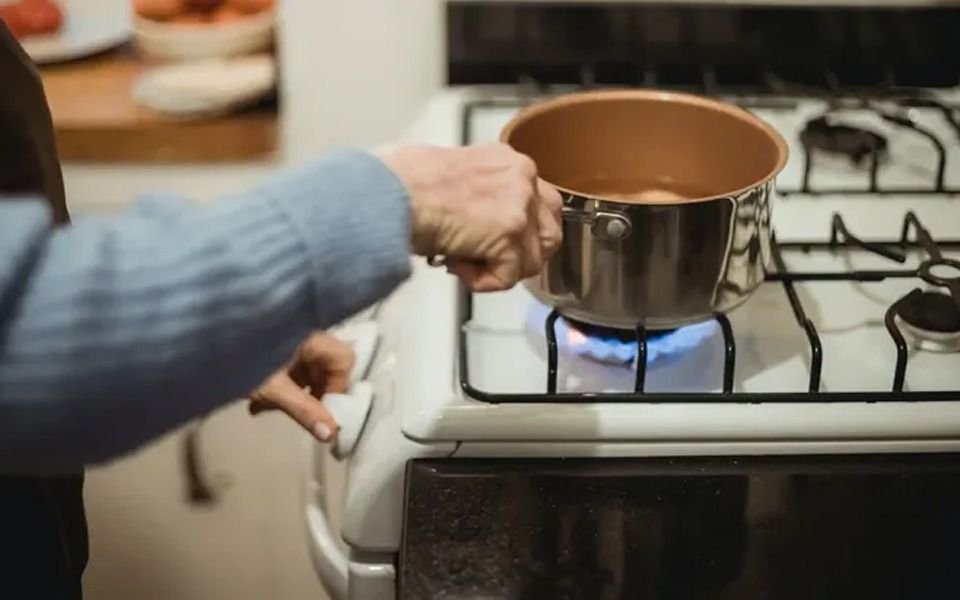 Luz y gas: analizan congelar las tarifas durante todo el invierno