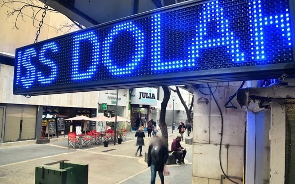 Tras avanzar 60 pesos en cuatro días, el dólar blue "se tomó un respiro"