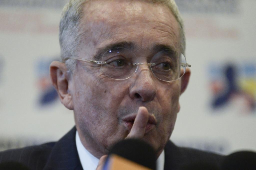 Álvaro Uribe hace historia en Colombia, pero no de la buena...