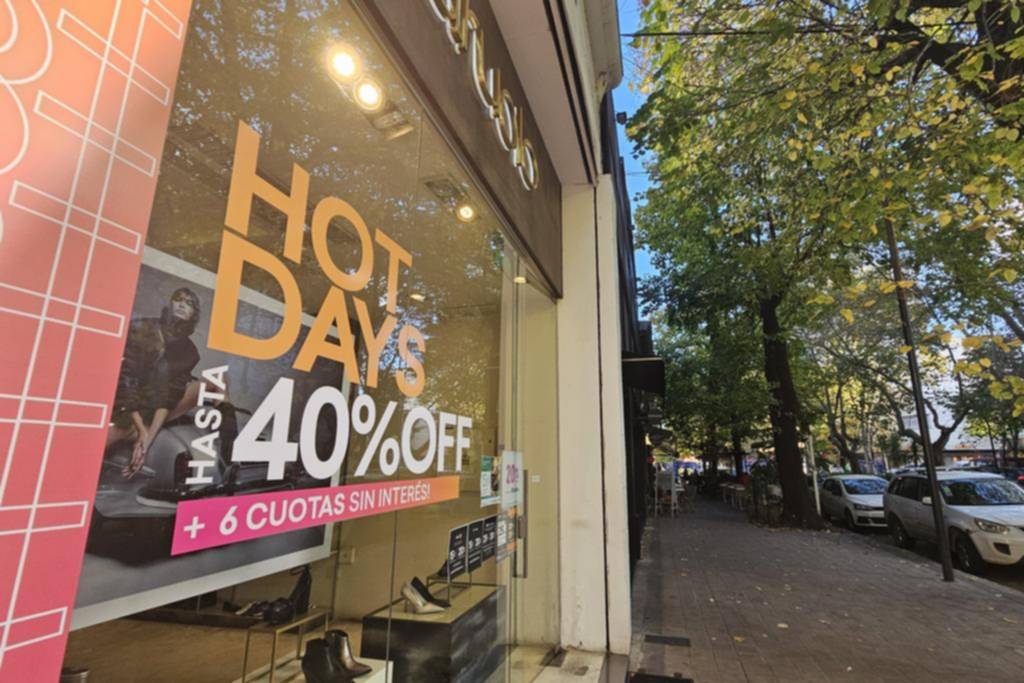 Ante el “frío” de las ventas, en los comercios en La Plata afinan las promociones