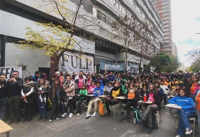 Protesta en la UNLP por el ajuste del presupuesto