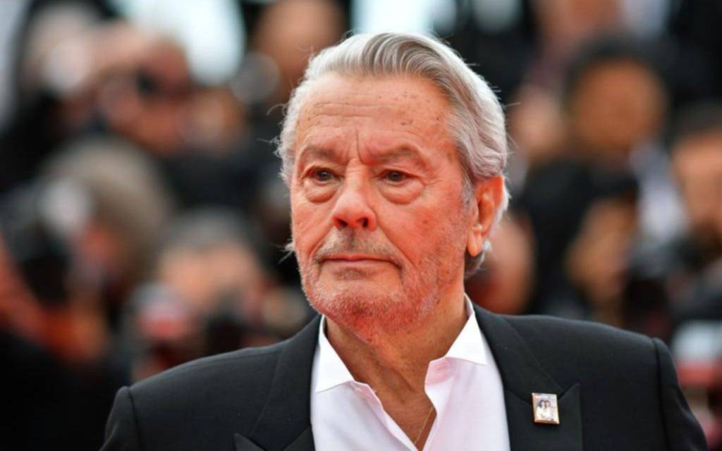 Joven busca saber si es nieta de Alain Delon