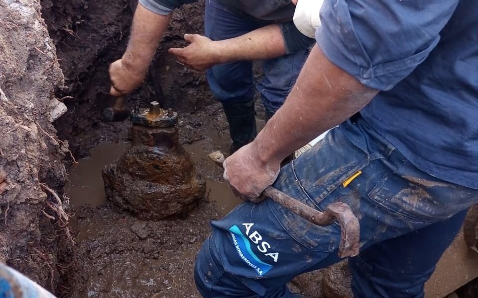 Un barrio de La Plata sin agua este lunes: a vecinos de qué zona afectan los trabajos de Absa