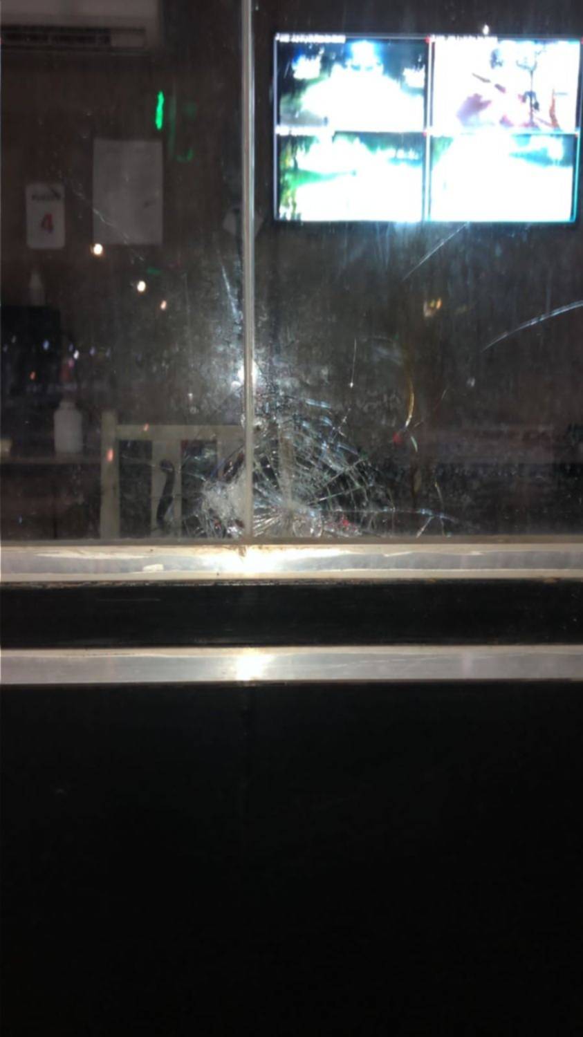 Destrozó a piedrazos la garita de seguridad de Plaza San Martín y terminó preso