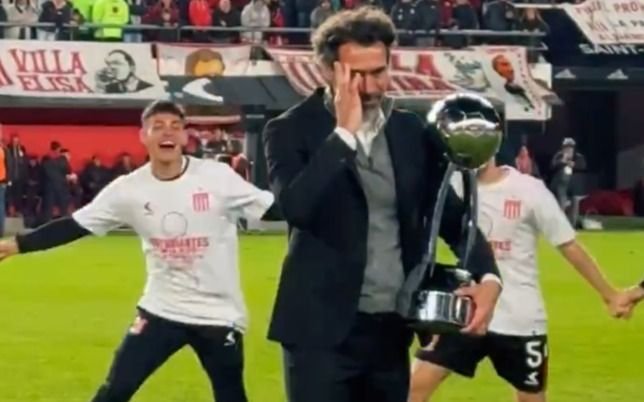 VIDEO. Las lágrimas de Eduardo Domínguez en UNO: "Que un amigo vas a encontrar..."