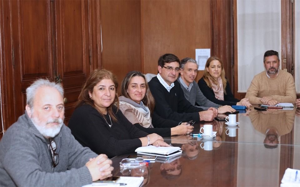 Energía eléctrica: establecen plan de trabajo entre la Comuna y Edelap para brindar respuesta en los barrios