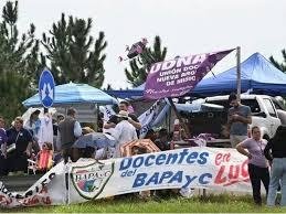 Sigue la huelga policial en Misiones y se suman los médicos y docentes