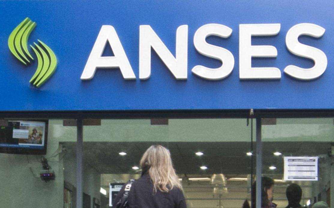 Jubilaciones de Anses: oficializan el bono de $70.000 y así quedan los haberes en junio 2024