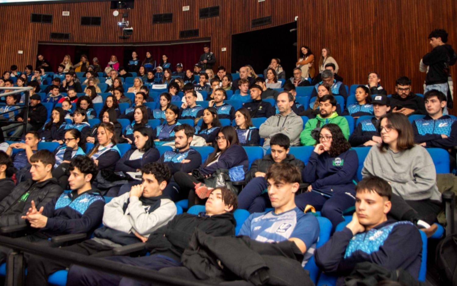 "Doble Carrera", el nuevo programa de la UNLP para alumnos que estudian y hacen deporte