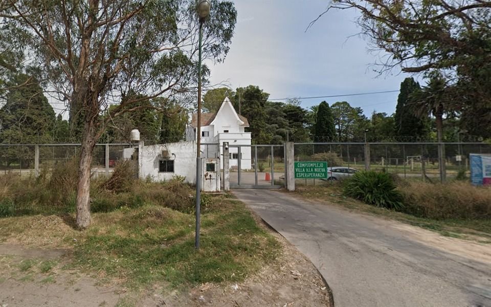 Rompieron a patadas una puerta y fugaron de un instituto de menores de La Plata: hay 8 adolescentes prófugos