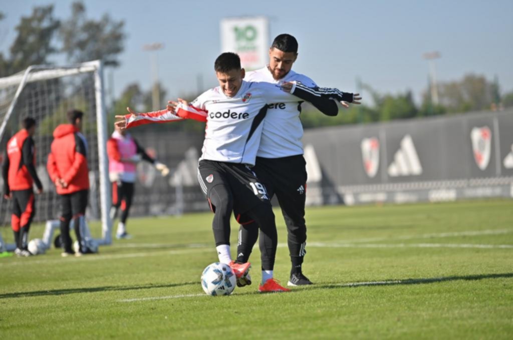 River entrenó con su entrenador cuestionado