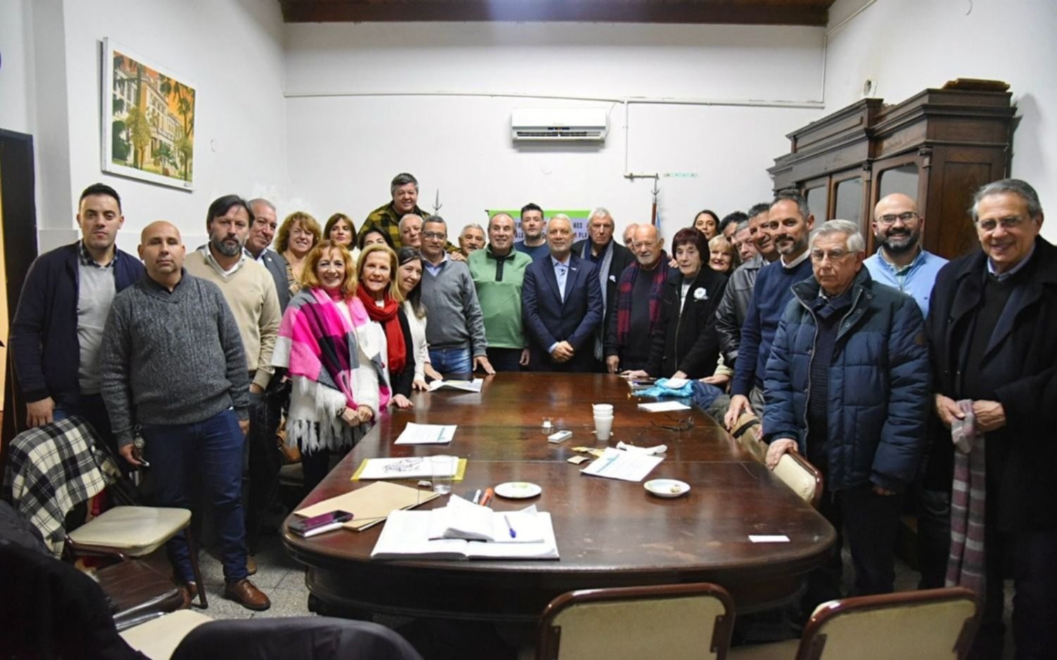 Espacios verdes y lugares de esparcimientos en La Plata: reunión de Alak y la Federación de Instituciones