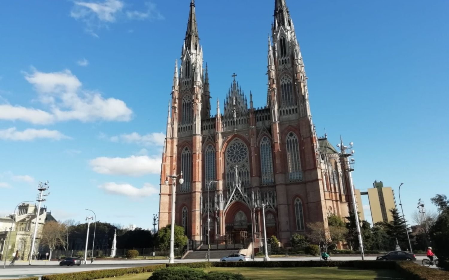 La Plata: los alcances del feriado del 25 de Mayo y el funcionamiento de los servicios
