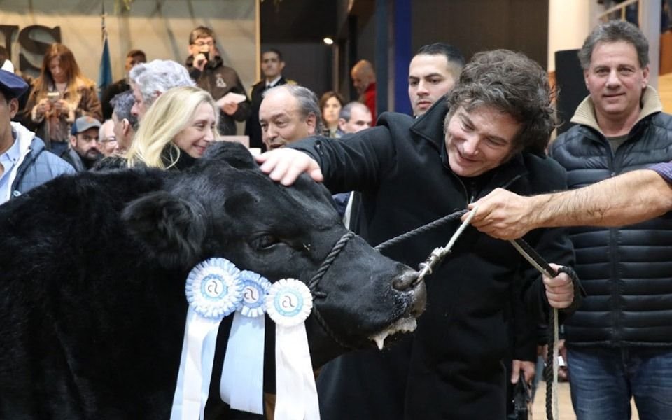 Javier Milei habló en La Rural: “Vamos a eliminar el Impuesto País y luego las retenciones"