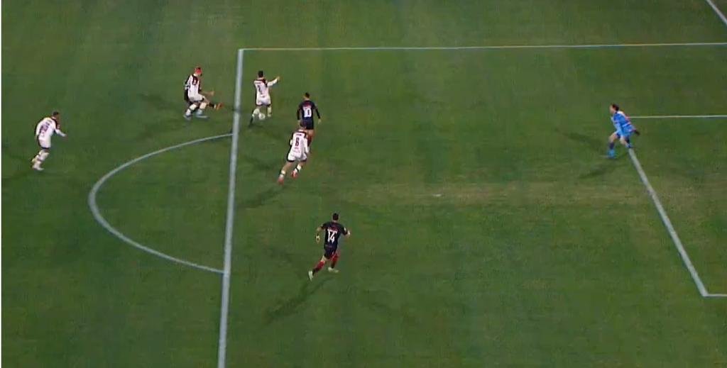 Un golazo de Sosa quedó en la nada por culpa del VAR