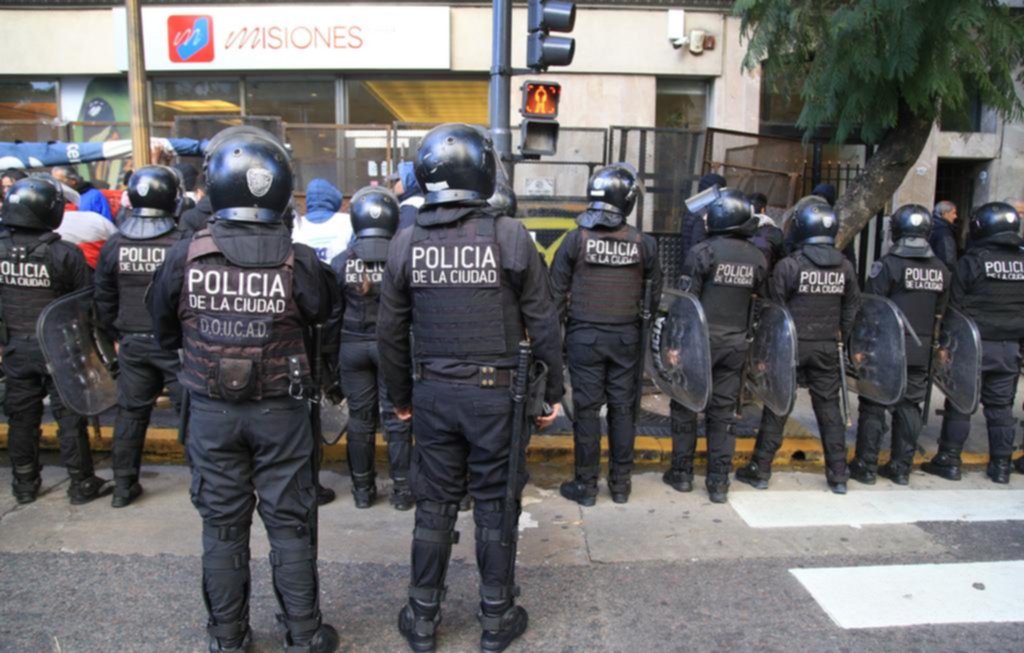 Continúa la protesta policial en Misiones y el conflicto escala