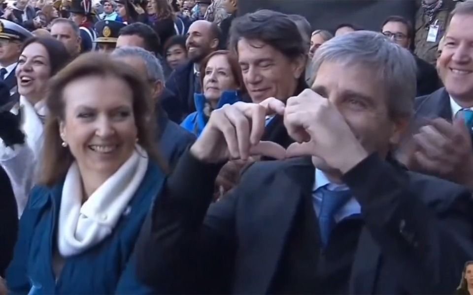 Javier Milei ratificó a Luis Caputo y lo definió como "un ministro rockstar”