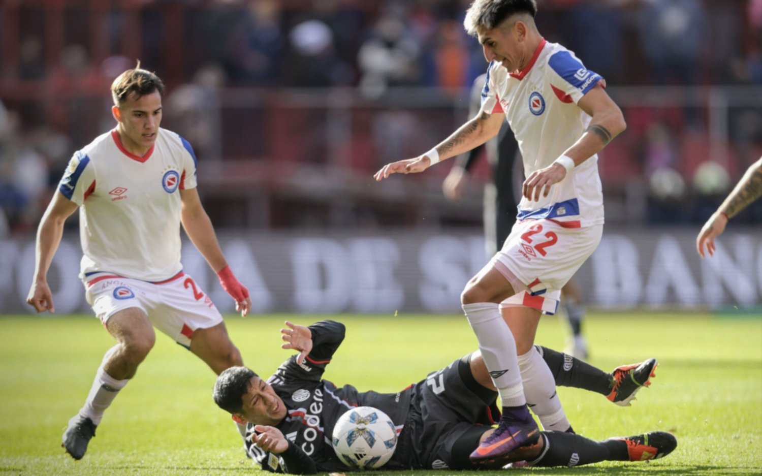 River sufrió otro traspié y cayó 1 a 0 ante Argentinos Juniors en La Paternal