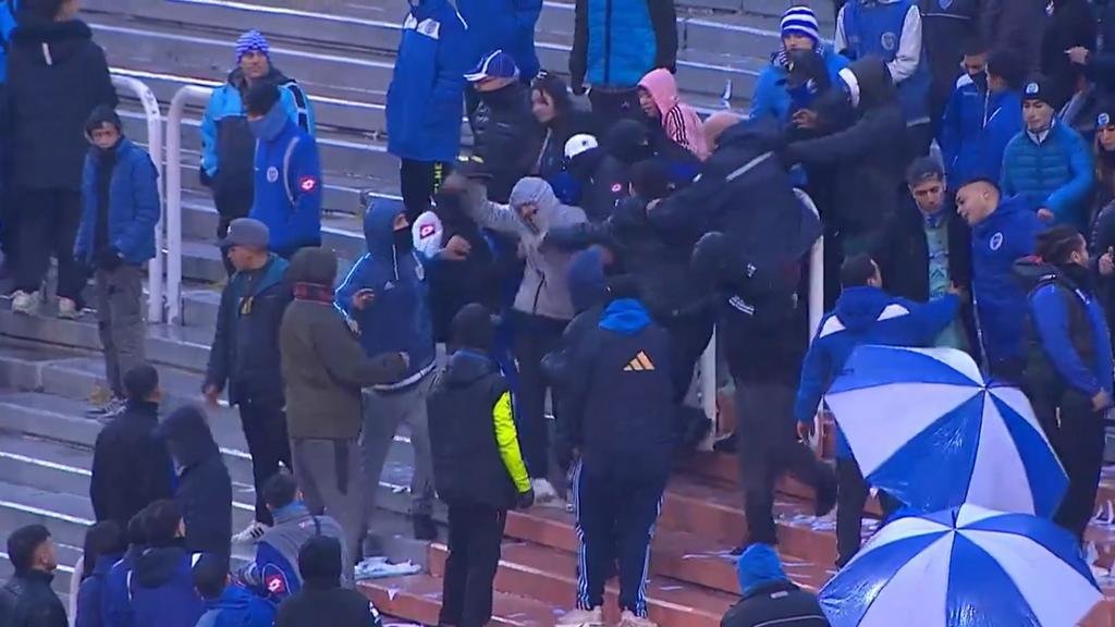 La violencia le ganó al fútbol en Mendoza, y el partido se suspendió