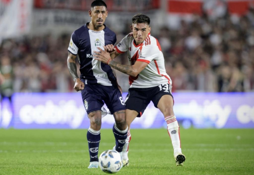 ¿Será el charrúa Yonatán Rodríguez el primero en armar las valijas para salir del Lobo?