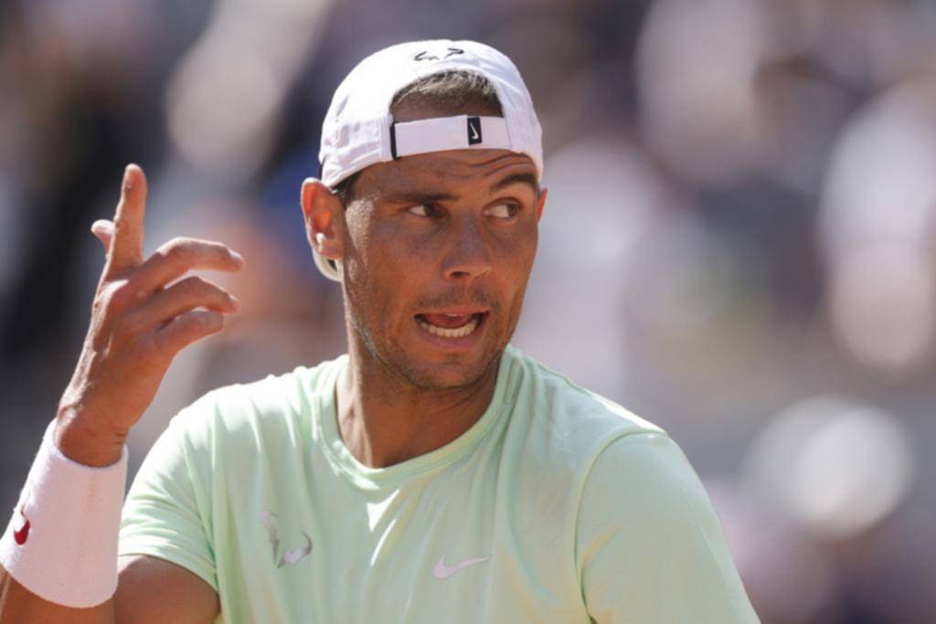 El público de Roland Garros se pone de pie para el debut de Rafael Nadal