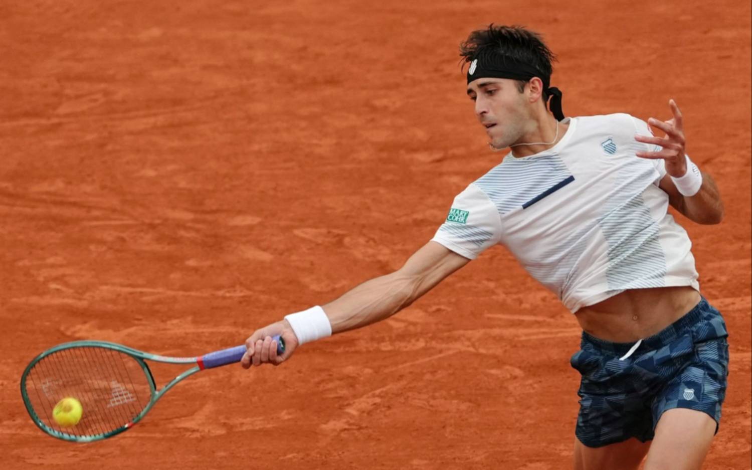 El platense Tomy Etcheverry debutó con un triunfo en Roland Garros
