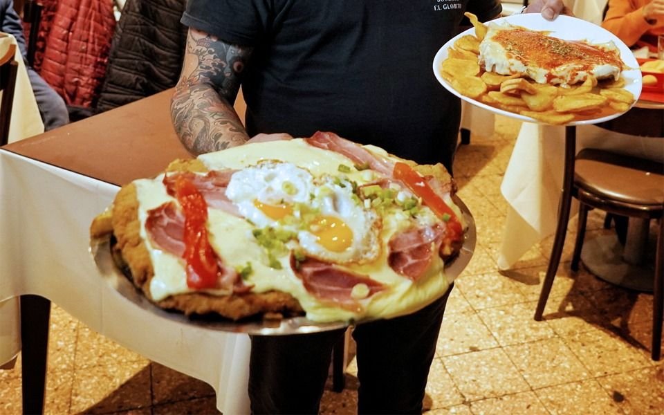 Restaurantes en los clubes en La Plata: con un gustito especial, entre lo familiar y los platos de bodegón