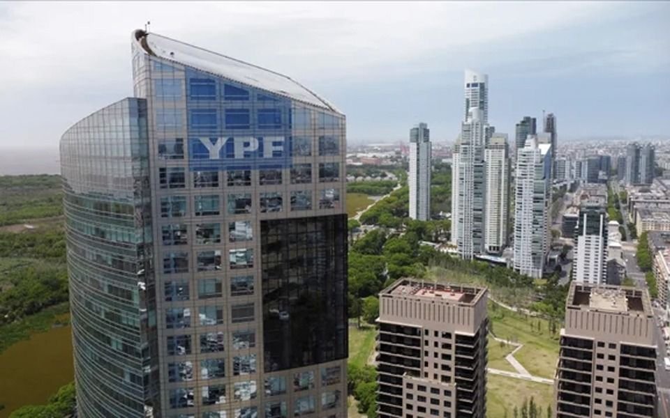 Revés para Argentina en el juicio por YPF: jueza analiza si se embargan activos de la petrolera y del BCRA
