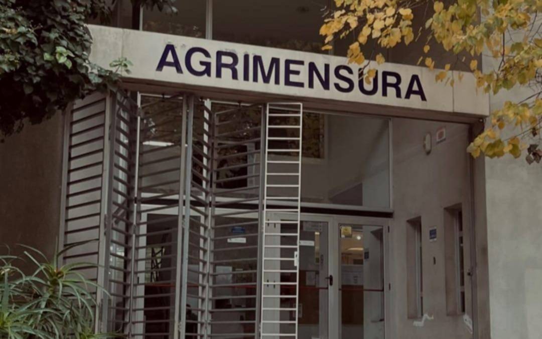 El gesto de los estudiantes de Agrimensura de la UNLP para mejorar el edificio