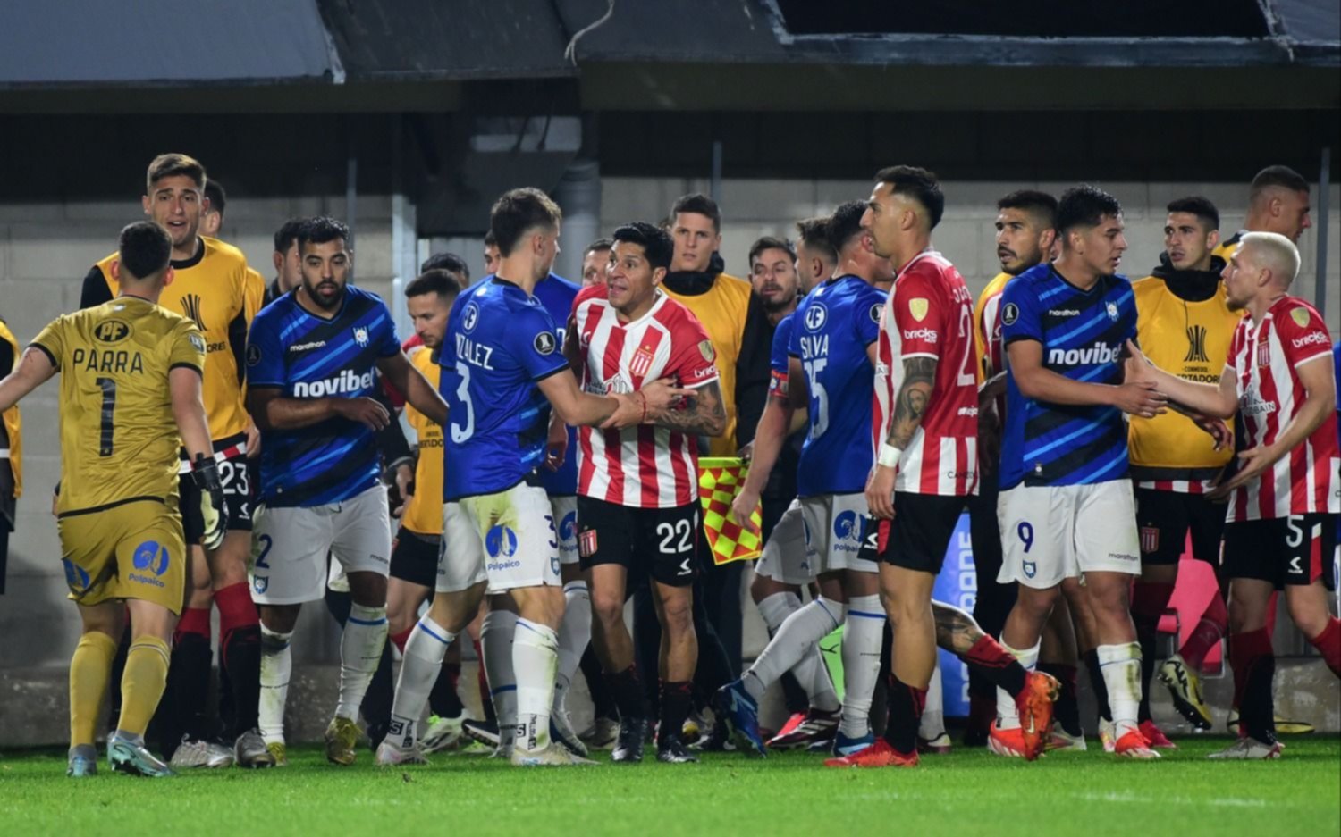 Estudiantes falló mucho en defensa, cayó 4 a 3 ante Huachipato y quedó eliminado de la Copa Libertadores