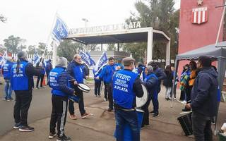 Protesta de Utedyc por despidos en Estudiantes: "La dirigencia alega reducción de personal, nos preocupa que pueda haber más cesantías"