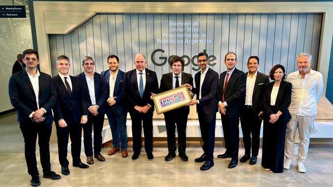 Milei en EE UU: foto con el CEO de Google y cruce con manifestantes