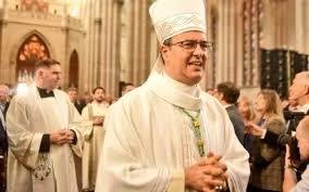 La renuncia del Arzobispo y una protesta “santa” que habría enfurecido al Papa