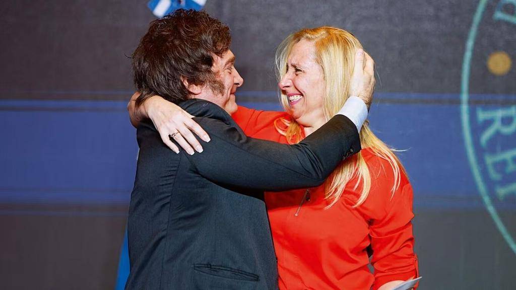 “Tsunami de chanes”: Karina le contestó a Echarri y Milei lo celebró como un gol