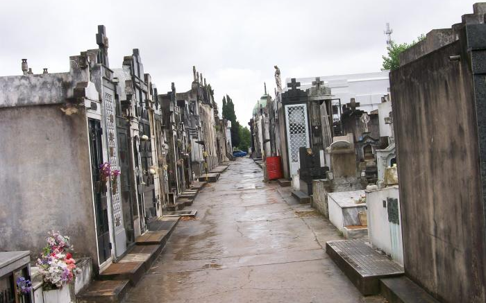 Empleados del cementerio sumariados por desvío de 12 millones de pesos