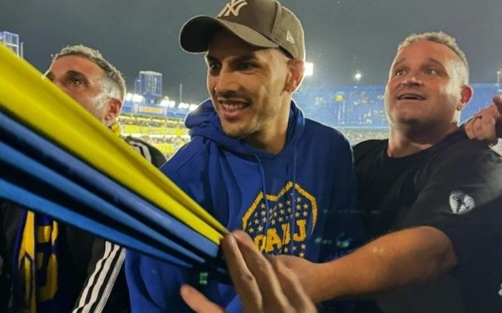 Leandro Paredes estuvo en la hinchada de Boca e ilusiona a todos con su regreso