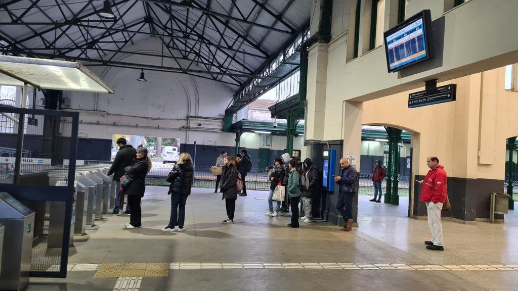 Con trenes a media máquina, complicaciones para viajar y ya preparan el paro: cuándo será