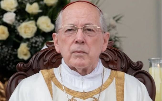 La historia de Cipriani, el cardenal peruano señalado de abuso sexual que desafía a Francisco, aún después de muerto