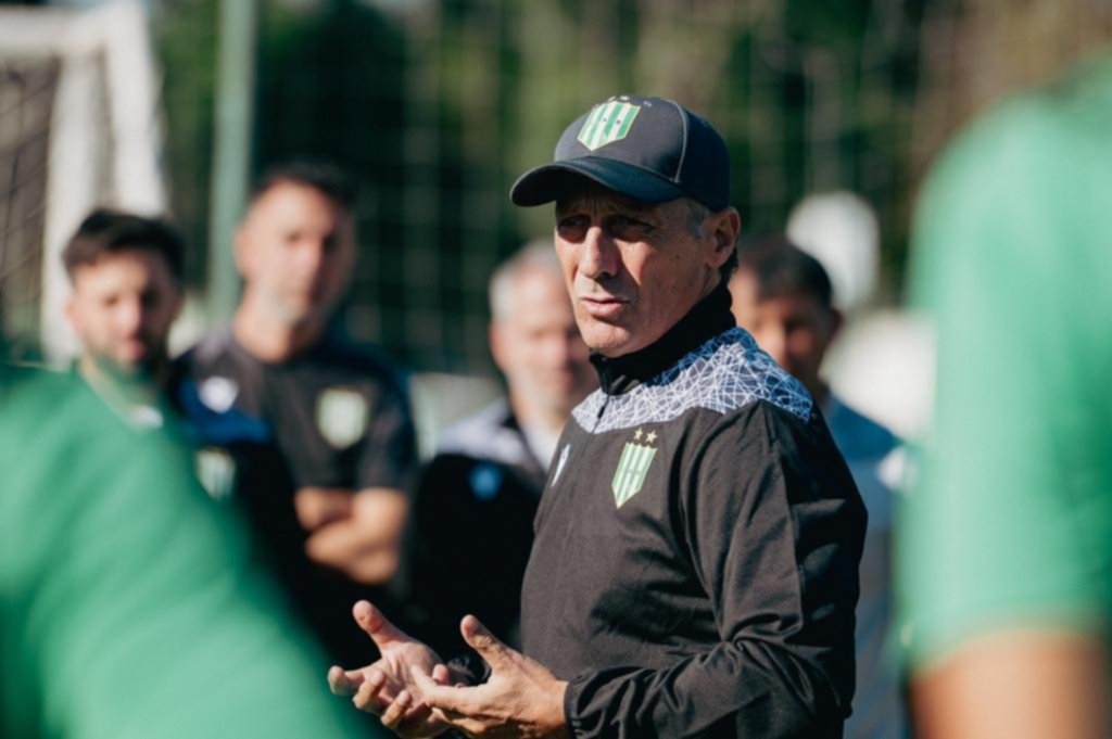 Banfield recibe al Ferroviario en el debut de Troglio