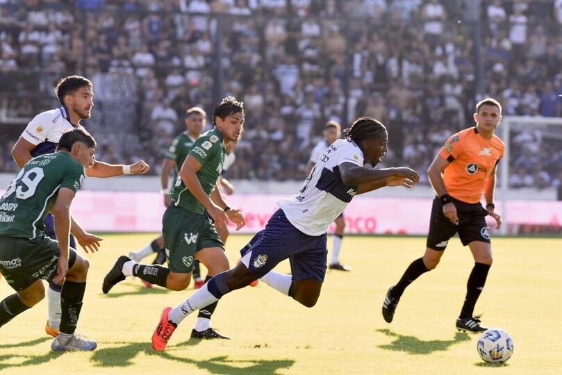 Juega Hurtado: la última carta de Flores para seguir en Gimnasia