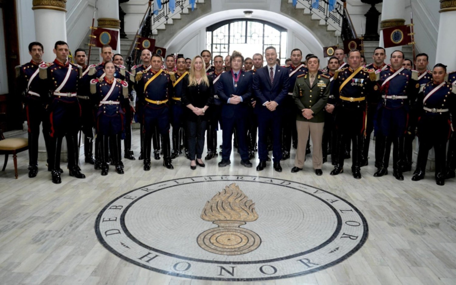 Javier Milei recibió la "Orden Ecuestre Militar de los Caballeros Granaderos de los Andes"