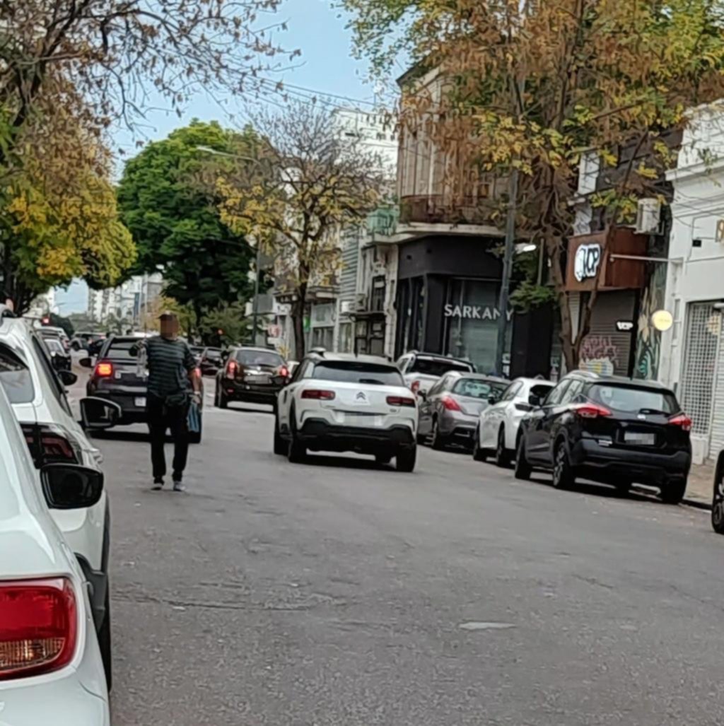 La zona de plaza San Martín está tomada por los “cuidacoches”